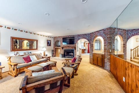Condo, Multiple Beds, Pool Access, Mountain View (VC331) | Living area