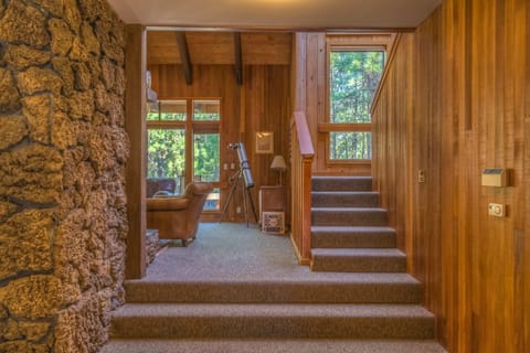 GH248_20160821_0002_Entryway