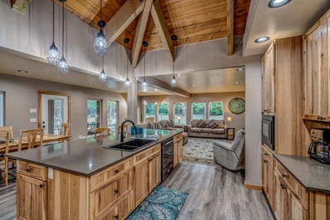 SM-072-Black-Butte-Ranch-OR-97759-Large-02-1