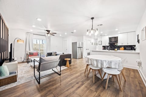 Spacious & comfortable living/kitchen area