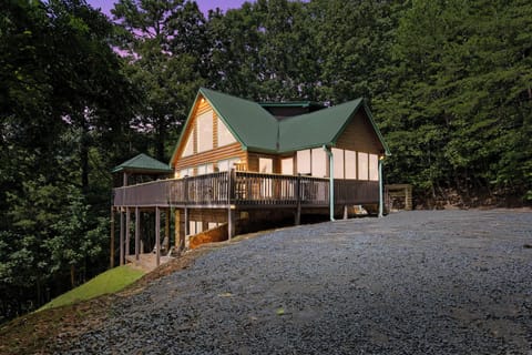 Starry Nights & Cabin Lights
Trade traffic for trees and emails for evening fires. Warning: you may never want to leave!