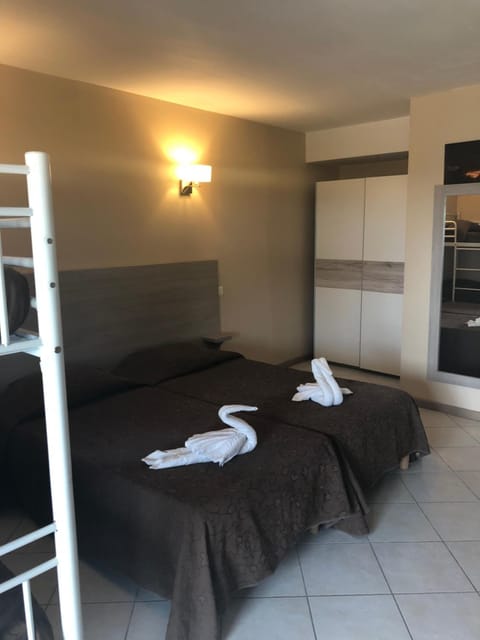 Premium bedding, desk, blackout drapes, soundproofing