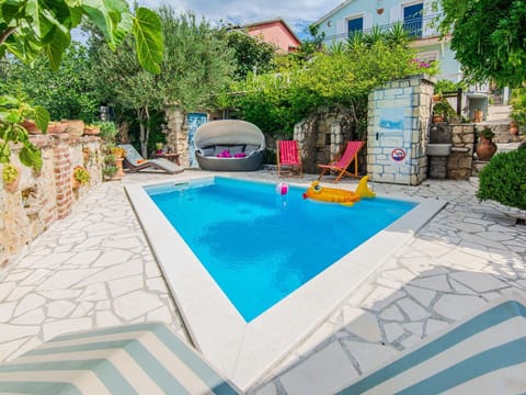 Resort, Furniture, Swimming Pool, Outdoor Furniture, Eco Hotel, Flowerpot, Tropics, Sea, Chair, Shade