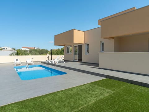 Swimming Pool, Architecture, Floor, Flooring, Residential Area, Home, Composite Material, Shade, Concrete, Estate