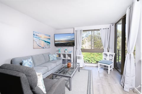 Great Room - Living room with AC, smart and cable TV, Queen Sleeper Sofa, Dining Area, Kitchen and Laundry Area, open up to lanai overlooking the ocean