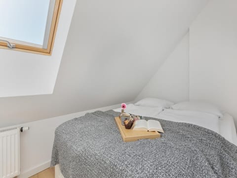 House | 3 bedrooms, iron/ironing board, individually furnished