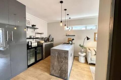 23c289f5 f3e7 413e a554 43ee7bbc8009