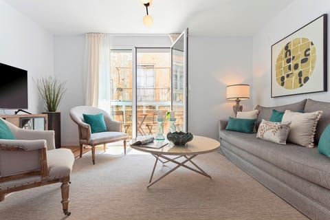 Apartment (3 Bedrooms) | Living area | 52-inch Smart TV with digital channels