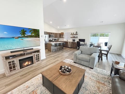 House, 3 Bedrooms | Living area | Smart TV