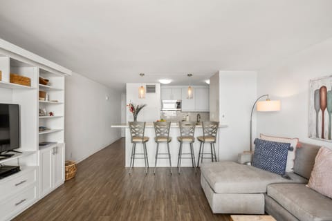 Condo, 1 Bedroom | Living area