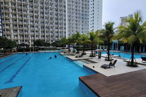 Studio, 1 Bedroom, Accessible, Smoking | Pool | Outdoor pool