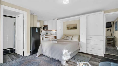 Live small, vacation big. This cozy studio is packed with everything you need for a relaxing, no-fuss stay. 