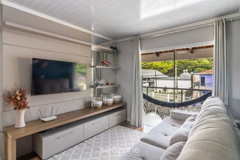 Basic Apartment | Living area