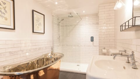 Superior Double Room | Bathroom