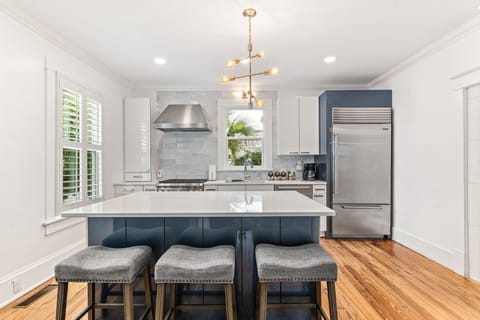 Kitchen Island with Comfy Seating