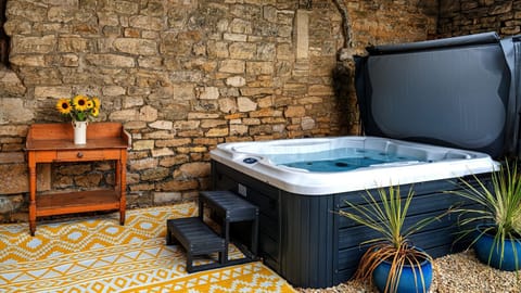 Kestrel Barn has a private courtyard complete with a bubbling hot tub set in a secluded spot for the ultimate in relaxation.
