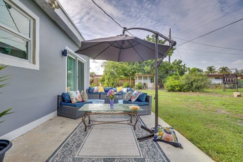 Miami Vacation Rental | 2BR | 1BA | 1,500 Sq Ft | 2 Steps Required