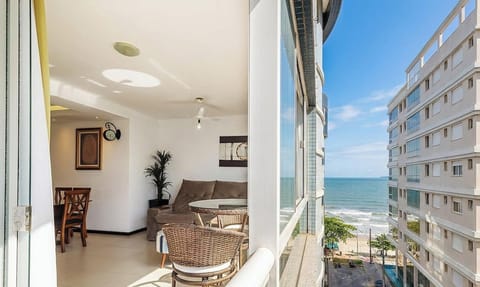 Basic Apartment | Outdoor dining