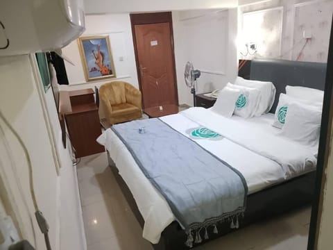 Double Room | Desk, laptop workspace, iron/ironing board, free WiFi