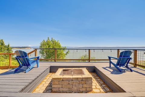 Camano Vacation Rental | 3BR | 3BA | Steps Required | 1,883 Sq Ft