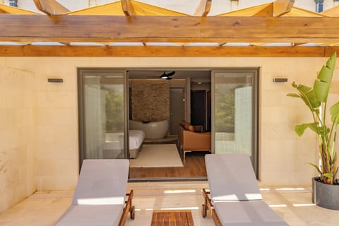 Garden Premium Deluxe Oda ( Jakuzili ) | Premium bedding, in-room safe, blackout drapes, free WiFi