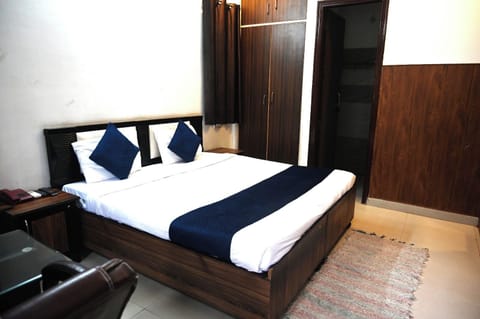 Deluxe Double Room | Free WiFi