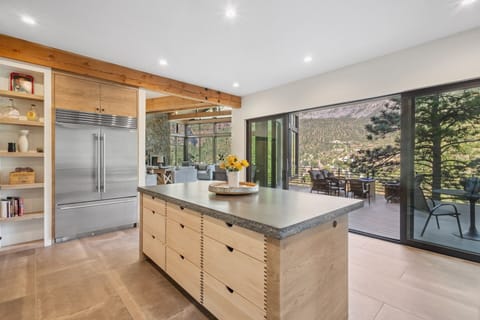 Kitchen island 3 - Prepare your favorite meals in this beautifully designed kitchen.