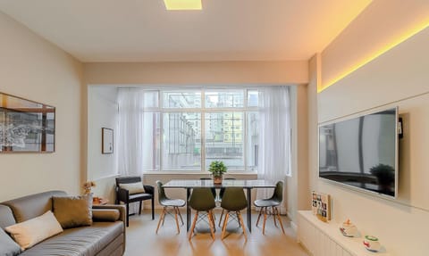 Basic Apartment | Living area | TV