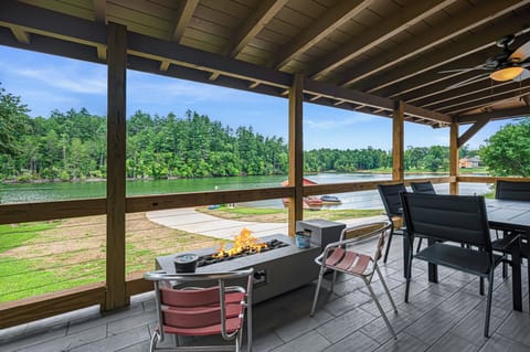Lazy Lake Loft - Entry Level Deck
