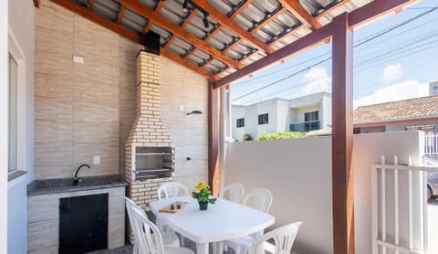 Basic Villa | Outdoor dining