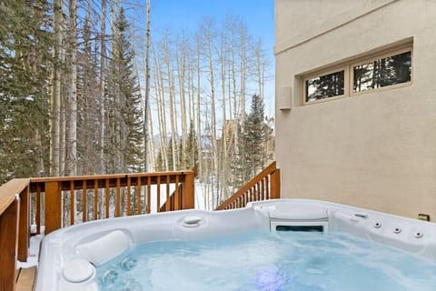 Deck - Private hot tub