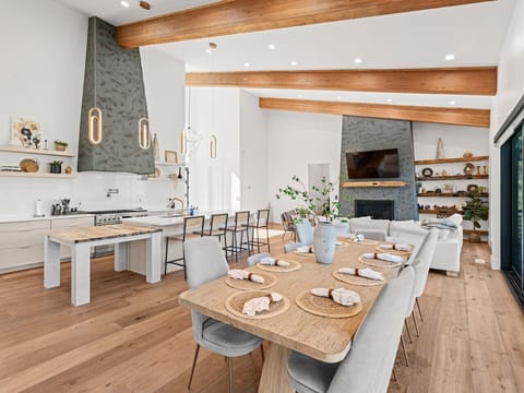 [Top Floor] This entertaining space is next level.