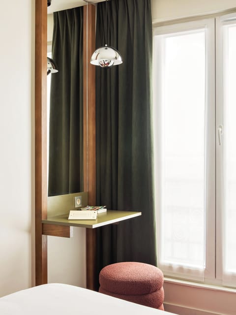 Premium bedding, in-room safe, blackout drapes, soundproofing