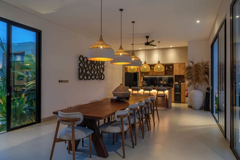 Luxury Villa, 6 Bedrooms, Private Pool, Garden View | Dining room