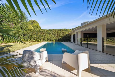 Unwind beside the private pool, where lush hedges create a peaceful backdrop for sunny afternoons, refreshing swims, and relaxed outdoor lounging.