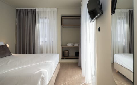 Exclusive Apartment, Balcony | In-room safe, soundproofing, free WiFi, bed sheets