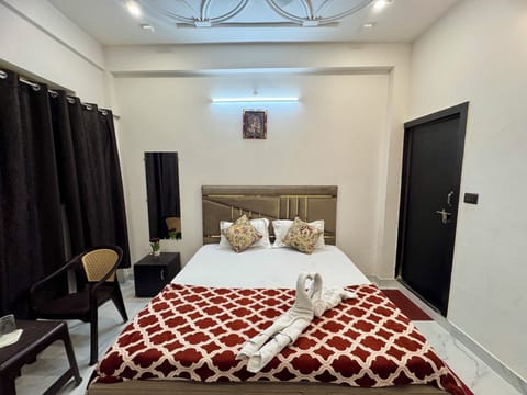 Deluxe Double Room | Desk, laptop workspace, free WiFi