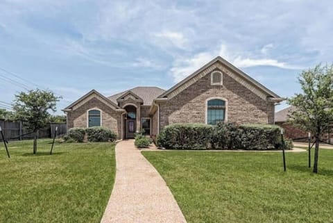 Step into Your Own Private Texas Escape, peaceful neighborhood, mark the beginning of an unforgettable Waco getaway
Single level layout, garage parking
