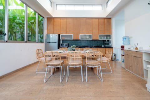 Microwave, stovetop, cookware/dishes/utensils