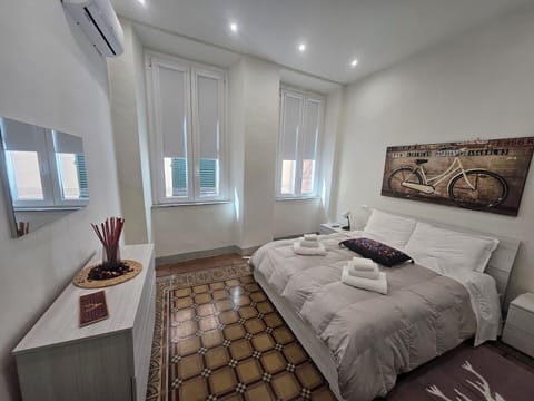 Floor, Flooring, Wood, Interior Design, Apartment, Room, Bedroom, Ceiling, Bed, Wood Stain