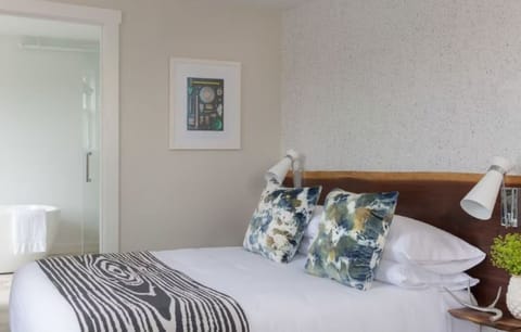 Unwind in crisp linens and drift off in calm comfort.