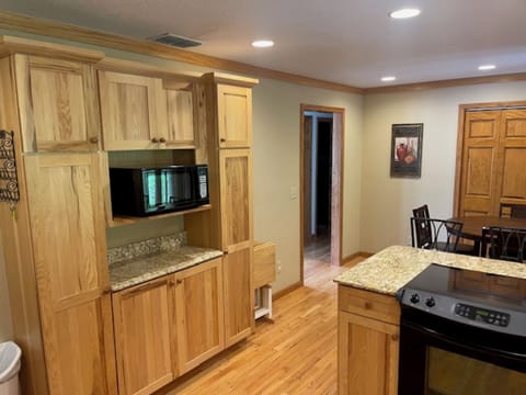 Signature House, 3 Bedrooms, Patio, Mountain View | Private kitchen | Fridge, microwave, oven, stovetop