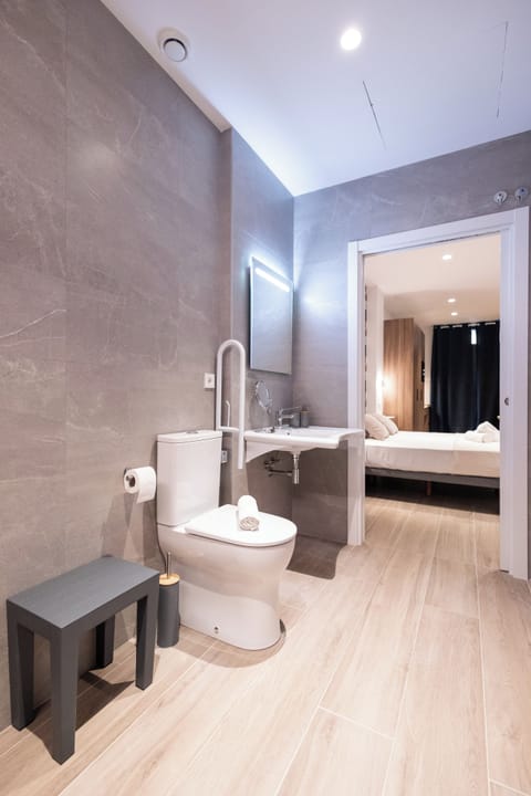 Standard Studio | Bathroom