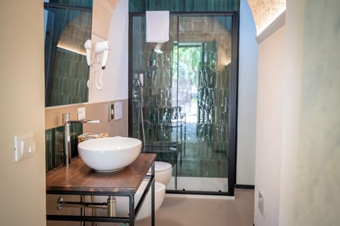 Junior Triple Room, 1 Bedroom, Non Smoking, Garden View | Bathroom | Shower, hair dryer, towels, soap