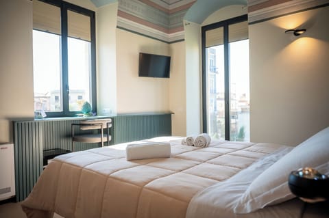 Deluxe Double Room, 1 Bedroom, Balcony, Courtyard View | Minibar, in-room safe, individually decorated, individually furnished