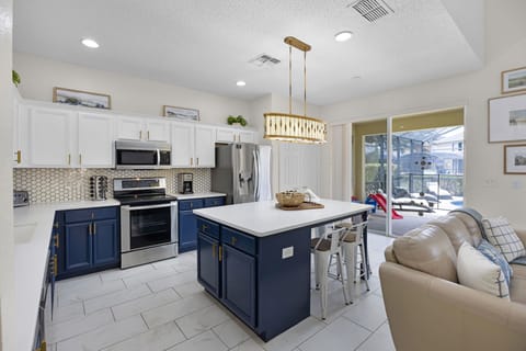Kitchen with Breakfast Counter