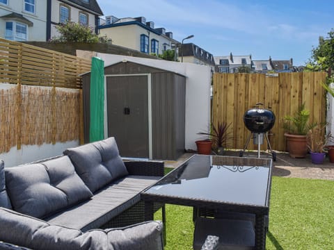 Sitting-out-area | Wave Watcher, Ilfracombe