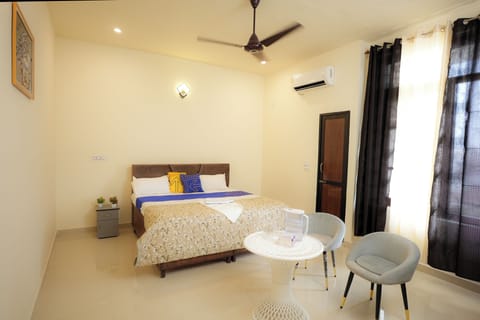 Superior Double Room, Balcony, City View | Free WiFi, bed sheets