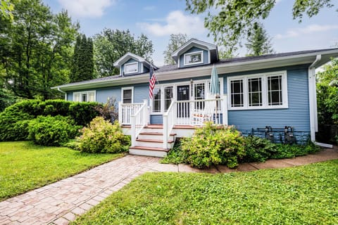 Welcome To Sunny Harbor Cottage!