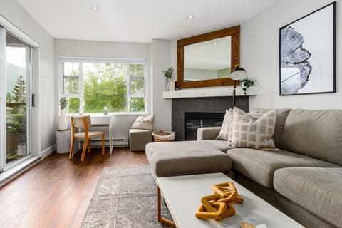 Condo, 1 Queen Bed with Sofa bed, Hot Tub, Mountain View (Misty Mountain at Marketplace Lodge) | Living area
